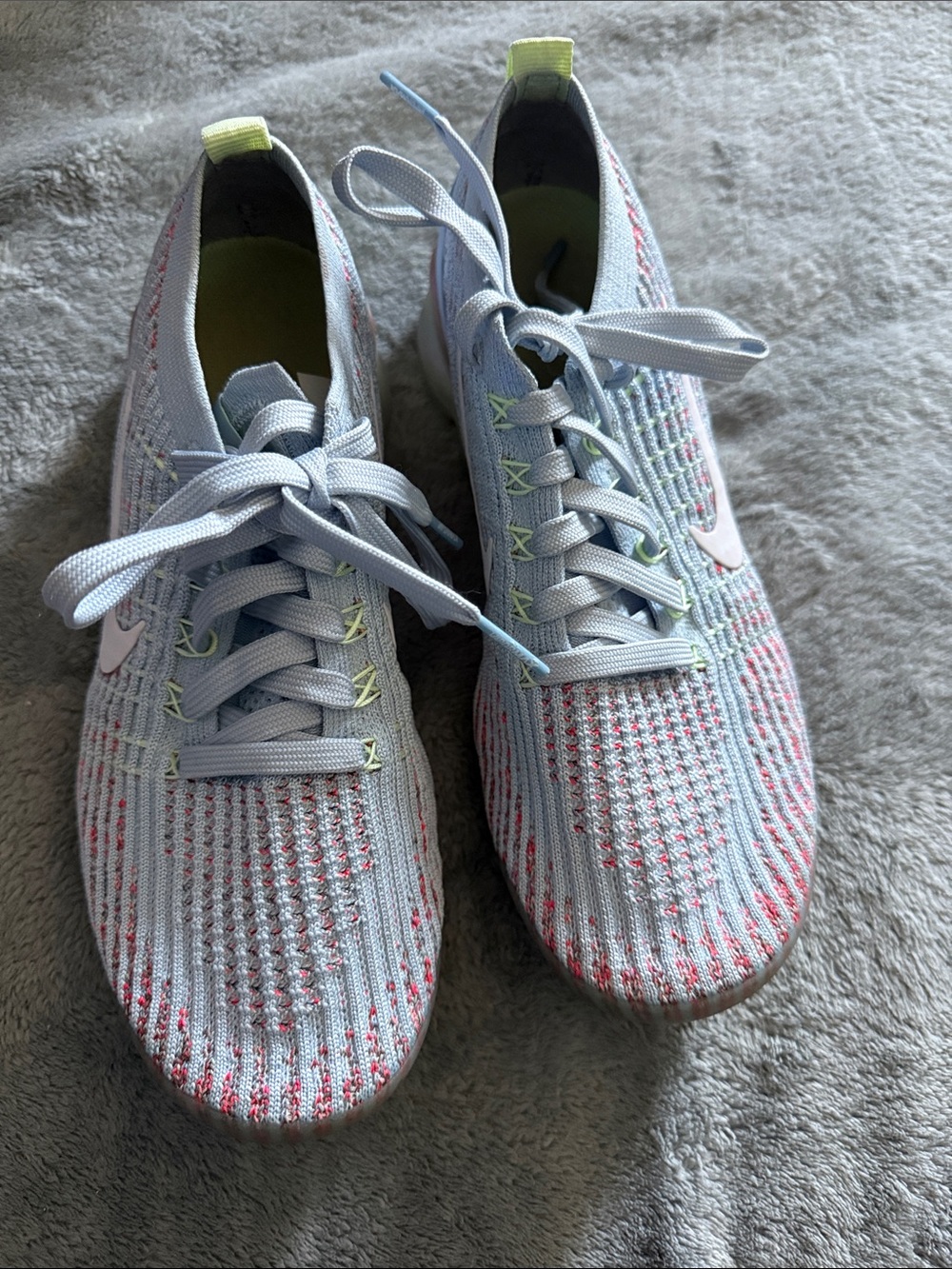 Light Blue Knit Women's Nike Vapor Max Sneakers with Pink Accent size 8.5